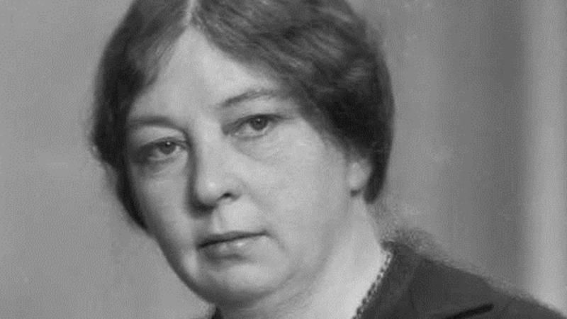 12. Sigrid Undset (1882–1949) 1. Rosalind Franklin (1920–1958), 2. Ignaz Semmelweis (1818–1865), 3. Nikola Tesla (1856–1943), 4. Sybil Ludington (1761–1839), 5. Katherine Johnson (1918–2020), 6. Mary Anning (1799–1847), 7. Claudette Colvin (b. 1939), 8. Ching Shih (1775–1844), 9. Lewis Latimer (1848–1928), 10. Noor Inayat Khan (1914–1944), 11. Hypatia Of Alexandria (c. 350–415 CE), 12. Sigrid Undset (1882–1949), 13. Henrietta Lacks (1920–1951), 14. Walter Rodney (1942–1980), 15. Wangari Maathai (1940–2011), 16. Grace Hopper (1906–1992), 17. Hedy Lamarr (1914–2000), 18. John Snow (1813–1858), 19. Zitkála-Šá (1876–1938), 20. Benjamin Banneker (1731–1806)