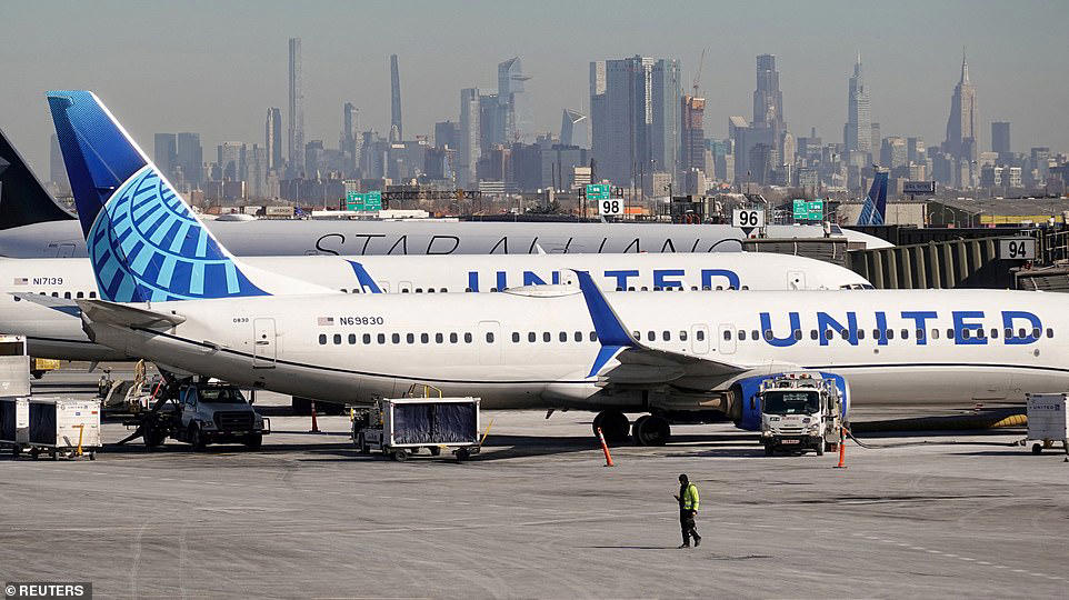 Report: United Airlines increases ticket prices for solo travelers