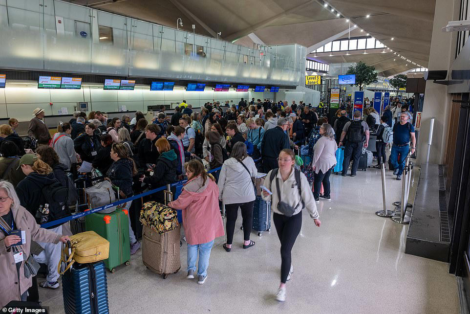 Report: United Airlines increases ticket prices for solo travelers