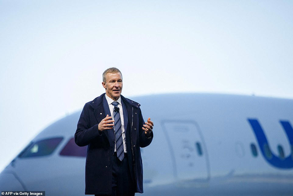 Report: United Airlines increases ticket prices for solo travelers