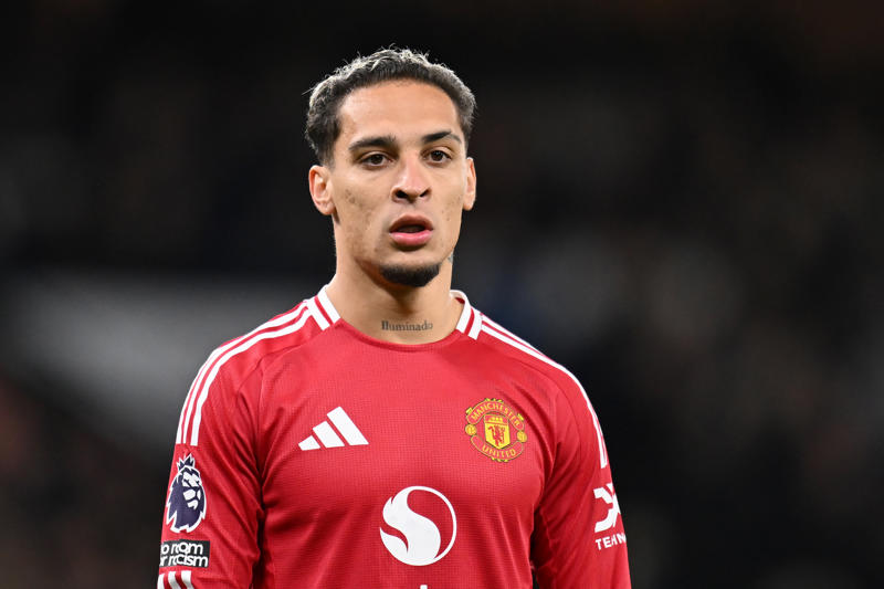 Antony rejects multiple transfer offers to leave Manchester United
