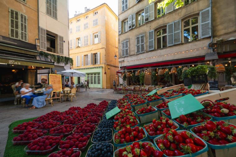 Find the local market A morning trip to la boulangerie, Boucheries or charcuteries, Hypermarkets and specialist shops, Find the local market, A basic lesson in cheeses