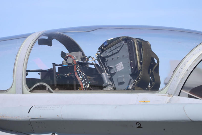 A pilot overseeing the trials A fighter jet with no pilot, Two promising trials, A pilot overseeing the trials, An autonomous mission, Ultra-fast learning, All thanks to AI, Superhuman performance, Not replacing pilots but assisting them, Europe joining forces, In the face of Russian threats, Deployment in a few years, A complex process, A gradual transition, Human vs. AI, A paradigm shift