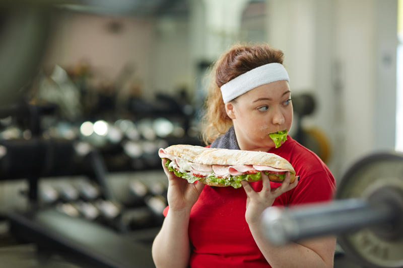 Eating at the gym Gym documentary, Water fountain hygiene, Eating at the gym, Wear clean clothes, Body odor, Keep your top on, Avoid flirting with everyone, Don't perv on other gym members, Unsolicited advice, Not knowing how much you can lift, Gym lounge, Stopping and staring, Keep the noise to a minimum, Do not talk to people mid-set, Curling in the squat rack