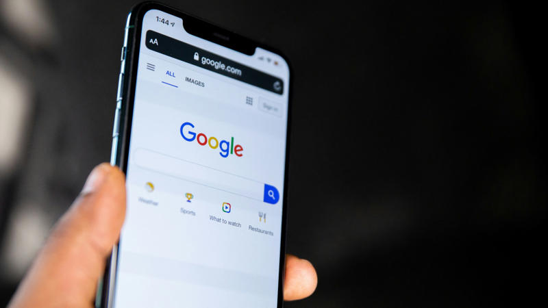 Who Should You Ask: ChatGPT or Google? 1. Understands Complex Queries, 3. Conversational, 4. Summarizes Large Swathes of Info, 5. Can Simplify Complex Concepts, 6. Helps You Think Creatively, 7. Understands Your Prompts, 8. Remembers Your Conversations, 9. Can Analyze Photos, 1. Reliable Sources, 2. Shows Up-to-Date Info, 3. Accesses the Actual Web, 4. Displays Visual Results, 5. Diverse Perspectives, 6. Shows You What's Trending, 7. Gives Direct Links, 8. No Hallucinated Answers, 9. Shows Local Results, 10. Can Deep Dive on Demand