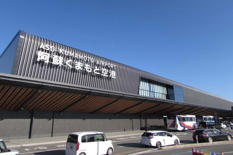 福岡独走の理由と熊本の挑戦, 熊本空港と福岡の利便格差, 熊本駅の停滞と課題, 福岡依存を逆手に取る拠点機能, 地方空港に託す逆転の布石