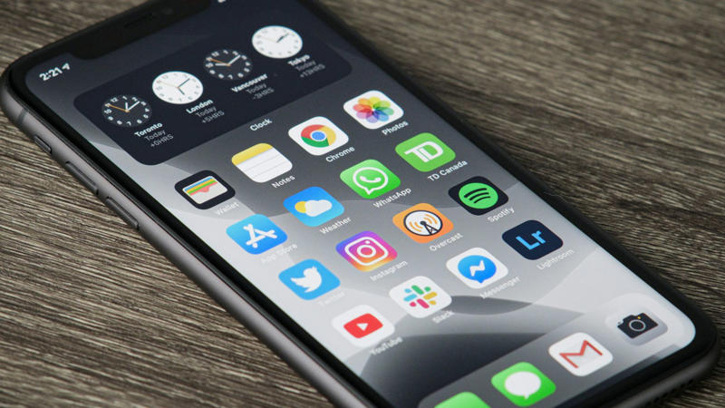 1. Customizability, 2. More Apps, 3. Affordability, 4. File Management, 5. Universal Charger, 6. Google Integration, 7. Permission Controls, 8. Better Hardware, 9. Removable Battery and Storage, 10. Greater Freedom, 1. Apple Integration, 2. Security, 3. Easy to Use, 4. Apple Pay, 5. Privacy, 6. Family Sharing, 7. Holding Their Value, 8. iMessage, 9. AirDrop, 10. Apple TV and Music