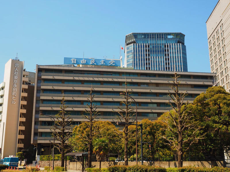 支えるのは「自民党出身」のスタッフたち, 収入は1年で約13億円！参政党の恐るべき集金力, 「政治とカネ」の問題が次々と浮上, 本部から支部への寄付も記載されていない…！
