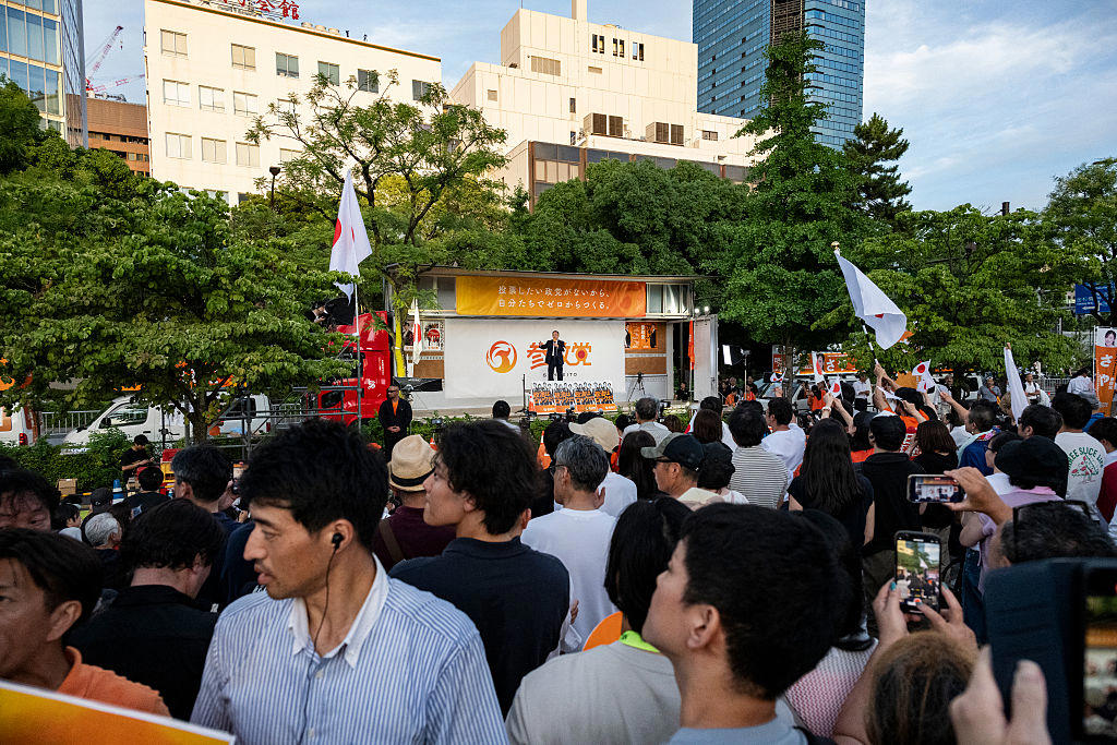 支えるのは「自民党出身」のスタッフたち, 収入は1年で約13億円！参政党の恐るべき集金力, 「政治とカネ」の問題が次々と浮上, 本部から支部への寄付も記載されていない…！