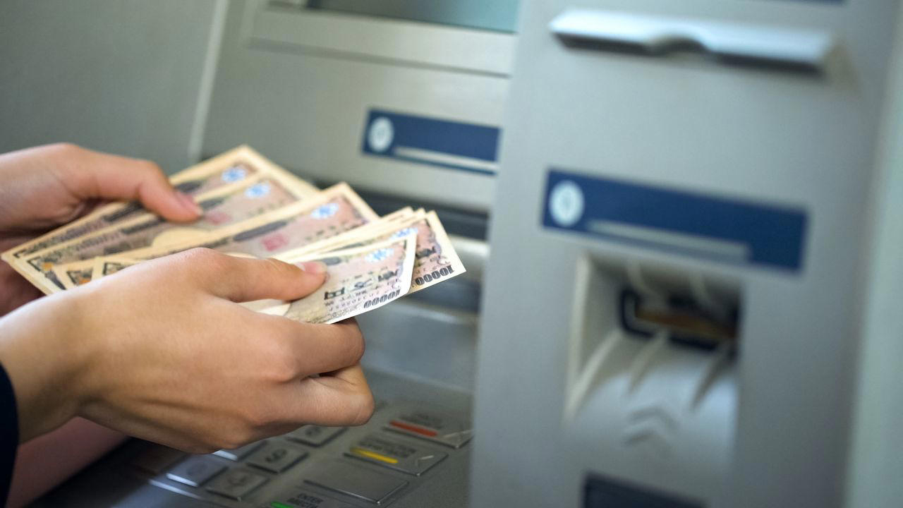 支えるのは「自民党出身」のスタッフたち, 収入は1年で約13億円！参政党の恐るべき集金力, 「政治とカネ」の問題が次々と浮上, 本部から支部への寄付も記載されていない…！