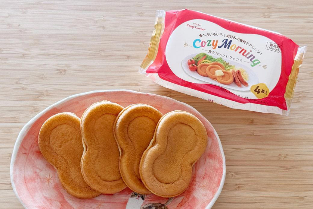 おなじみのケーキ屋さんから朝食系スイーツが登場！, 甘いワッフル生地でお惣菜フィリングをサンドしたスフレワッフルDeli, 甘じょっぱいワッフル！　再び訪れたアハ体験, まさかの皮だけ!? アレンジ自在のスフレワッフル, 朝食パウンドは、プレーン、バナナ、トマトそれぞれに生地の食感の違いが楽しい, 朝食市場への注目と、プラスアルファの戦略, 朝食系スイーツに見る老舗の「攻めの遊び心」