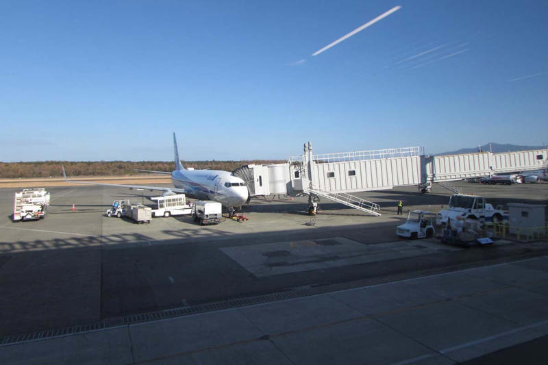 福岡独走の理由と熊本の挑戦, 熊本空港と福岡の利便格差, 熊本駅の停滞と課題, 福岡依存を逆手に取る拠点機能, 地方空港に託す逆転の布石