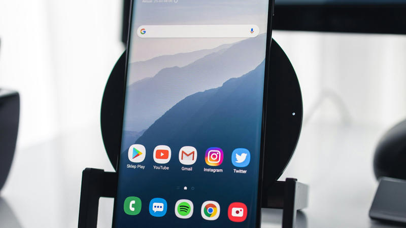 1. Customizability, 2. More Apps, 3. Affordability, 4. File Management, 5. Universal Charger, 6. Google Integration, 7. Permission Controls, 8. Better Hardware, 9. Removable Battery and Storage, 10. Greater Freedom, 1. Apple Integration, 2. Security, 3. Easy to Use, 4. Apple Pay, 5. Privacy, 6. Family Sharing, 7. Holding Their Value, 8. iMessage, 9. AirDrop, 10. Apple TV and Music