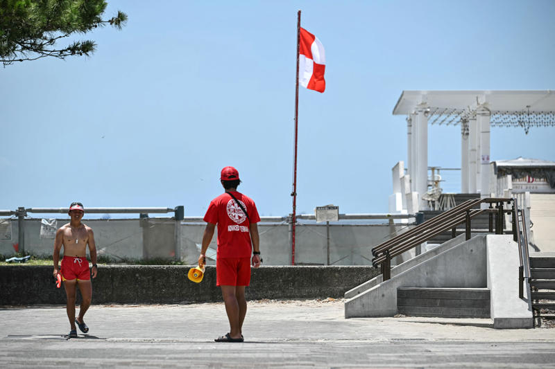 What is a tsunami?, How do people find out if there's a tsunami warning?, What should I do if I get a tsunami alert?, How long does it take for tsunamis to arrive?, What effects have been noticed so far?