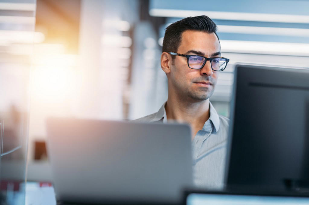 Age 35-39. Average annual income: $53,650 Age 15-19. Average annual income: ,060, Age 20-24. Average annual income: ,420, Age 25-29. Average annual income: ,600, Age 35-39. Average annual income: ,650, Age 40-44. Average annual income: ,950, Age 45-49. Average annual income: ,700, Age 50-54. Average annual income: ,950, Age 55-59. Average annual income: ,900, Age 60-64. Average annual income: ,640, Age 65+. Average annual income: ,360
