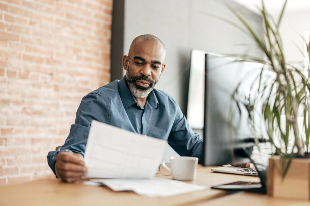 Age 15-19. Average annual income: ,060, Age 20-24. Average annual income: ,420, Age 25-29. Average annual income: ,600, Age 35-39. Average annual income: ,650, Age 40-44. Average annual income: ,950, Age 45-49. Average annual income: ,700, Age 50-54. Average annual income: ,950, Age 55-59. Average annual income: ,900, Age 60-64. Average annual income: ,640, Age 65+. Average annual income: ,360