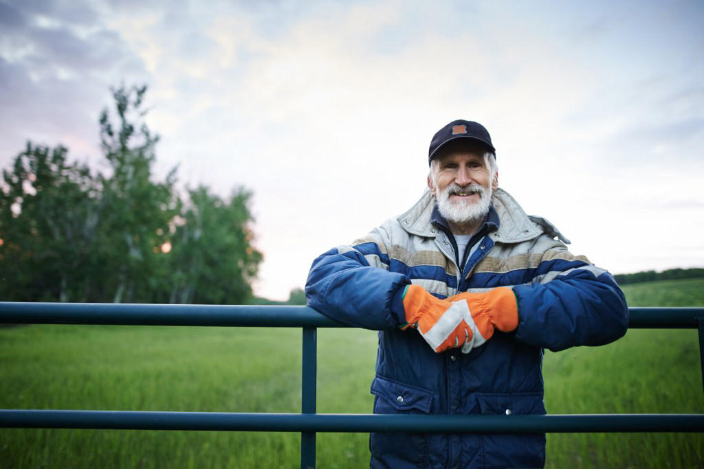 Age 60-64. Average annual income: $46,640 Age 15-19. Average annual income: ,060, Age 20-24. Average annual income: ,420, Age 25-29. Average annual income: ,600, Age 35-39. Average annual income: ,650, Age 40-44. Average annual income: ,950, Age 45-49. Average annual income: ,700, Age 50-54. Average annual income: ,950, Age 55-59. Average annual income: ,900, Age 60-64. Average annual income: ,640, Age 65+. Average annual income: ,360