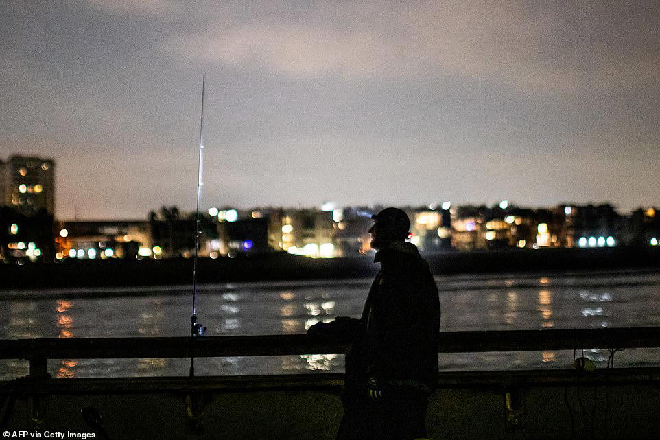 Americans evacuate to higher ground as tsunami alarm sounds