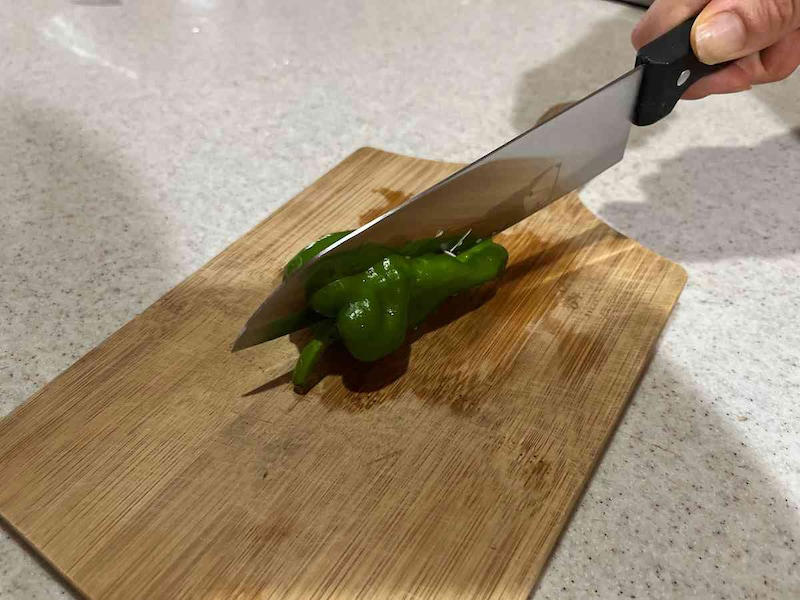 【セリアの包丁】切った食材がつきにくいキッチン便利グッズ「小型 穴明包丁」 , 【セリアの包丁】肉、魚から野菜までこれ1本でお得「万能包丁」, 【セリアの包丁】子供用の包丁も売ってる！ 小さいサイズの「こども用キッチン包丁」, 【セリアの包丁関連グッズ】引っ掛けて安全性を高めよう「包丁ホルダー」
