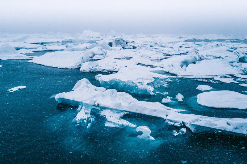 Access to the ocean Meet the Tara Polar Station, A foundation created by Agnès b., The effects of climate change in the sea, A dozen scientific expeditions, A multiple mission, A hybrid building, The ISS at the North Pole, Extreme conditions, Different places, same problems, Dangerous environments, Dimensions similar to a tennis court, "It was built like an olive pit", Access to the ocean, The crew of the Tara Polar Station, A rigorous selection, Specific training, Evacuations will be difficult
