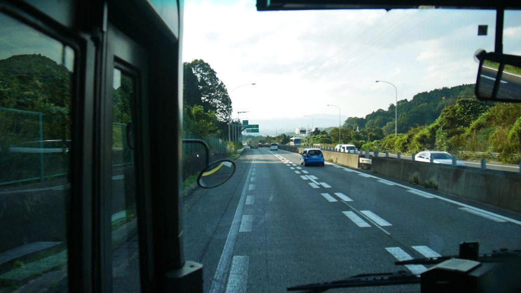 カーブが続く、10分も続く…名阪国道は「Ωカーブ」に要注意！, 天候の急変も危険な要素だ, 走行は危険でも「1日5万台」名阪国道、なぜ需要がある？, 法定速度を超えるトラックの中、走る怖さ…