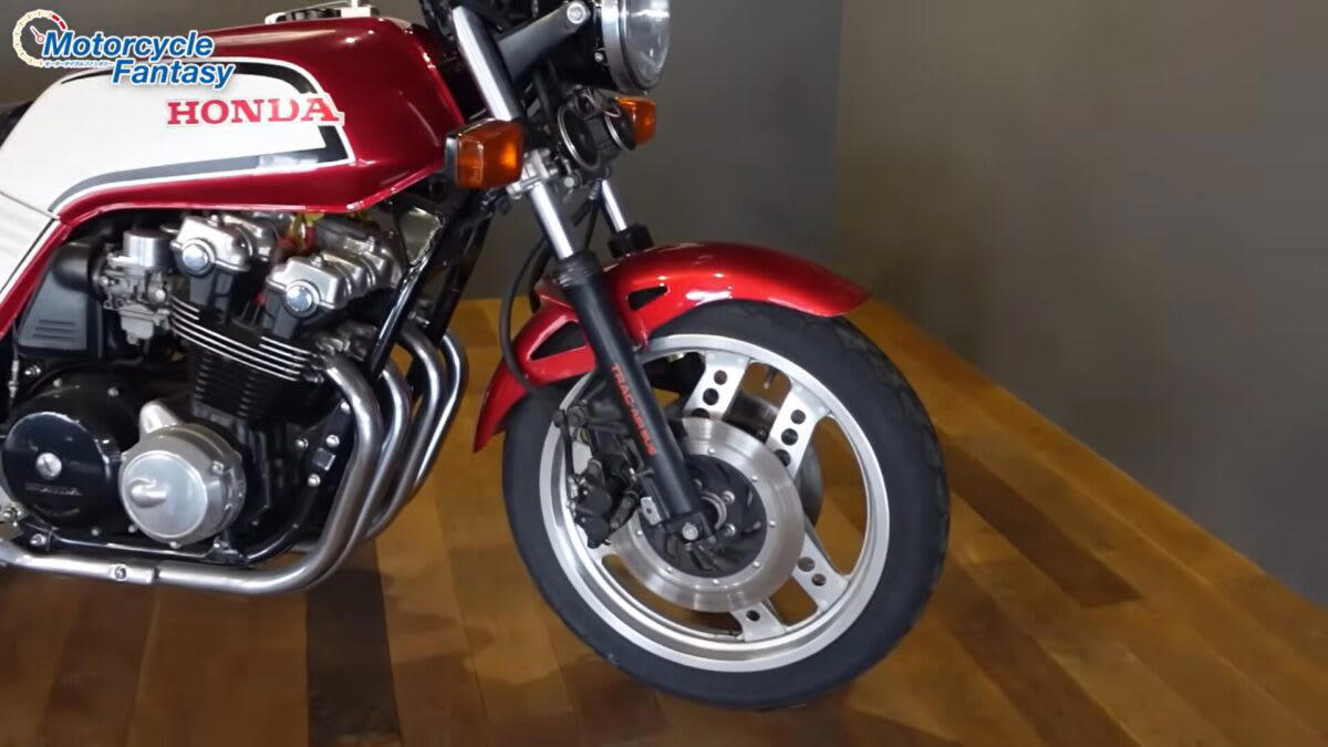 ホンダCB750F車種プロフィール, バイクの特徴をざっくりチェック！, ハンドルまわり・灯火類, その他の装備＆特徴