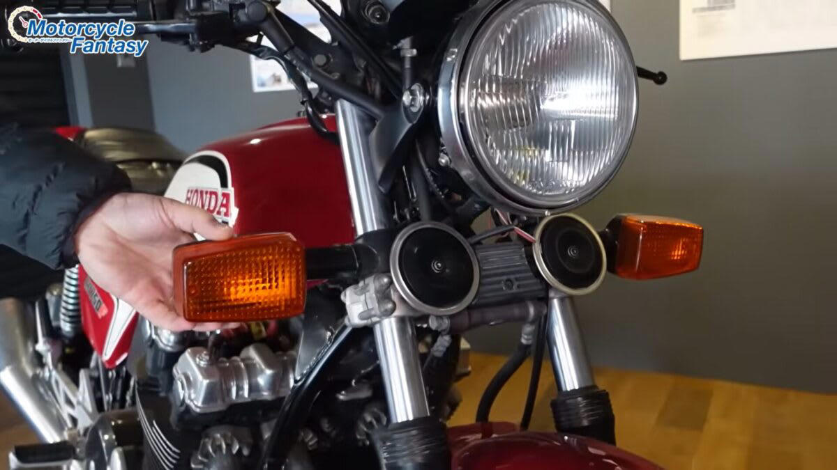 ホンダCB750F車種プロフィール, バイクの特徴をざっくりチェック！, ハンドルまわり・灯火類, その他の装備＆特徴