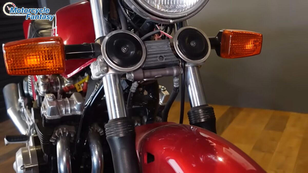 ホンダCB750F車種プロフィール, バイクの特徴をざっくりチェック！, ハンドルまわり・灯火類, その他の装備＆特徴