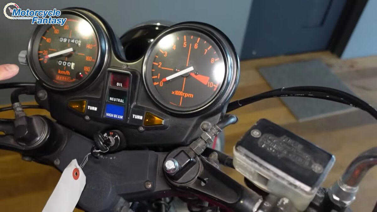 ホンダCB750F車種プロフィール, バイクの特徴をざっくりチェック！, ハンドルまわり・灯火類, その他の装備＆特徴