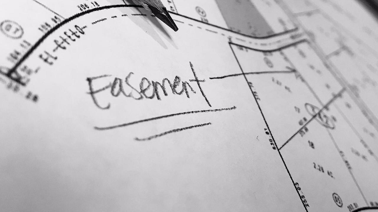 Check for Easements or Restrictions You Still Need Permits, Access Isn’t Always Guaranteed, Water Can Be a Nightmare, Everything Is Your Responsibility, Trees Fall—and You Have to Deal With It, Cell Service Can Be Useless, Wild Animals Don’t Care You Moved In, Property Lines Are Often Vague, Fire Safety Becomes Real, You’ll Never Be “Done”