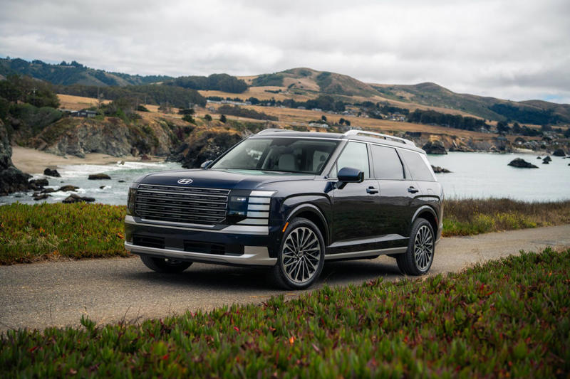 2025 Hyundai Santa Fe, 2025 Mazda CX-90, 2025 Toyota Grand Highlander, 2025 Genesis GV80, 2025 Volvo XC90, 2025 Chevrolet Tahoe / Suburban, 2025 Ford Expedition, 2025 Lexus GX, 2025 GMC Yukon, 2025 BMW X7, 2025 Cadillac Escalade, 2025 Mercedes-Benz GLS-Class, 2025 Lincoln Navigator, 2025 Lexus LX, 2025 Land Rover Range Rover