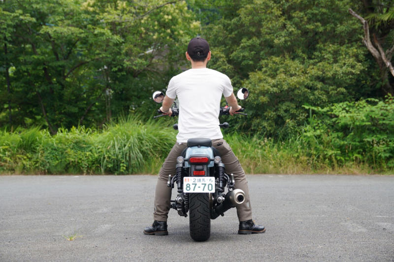 エンジン／航続距離, 車体／シート高／最小回転半径, 足つきの違いは？ ライディングポジションは？, 車両をサイドスタンドから起こしたときの重さの違いは？, 押し引き時の取りまわしは？, 荷物の積載力は？, まとめ：取りまわし、足つき、荷物の積載ではどれがよい？