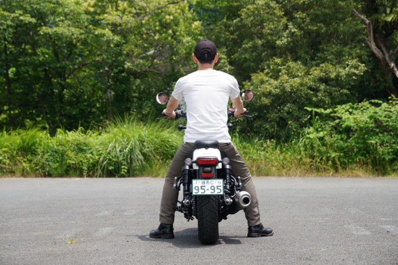 エンジン／航続距離, 車体／シート高／最小回転半径, 足つきの違いは？ ライディングポジションは？, 車両をサイドスタンドから起こしたときの重さの違いは？, 押し引き時の取りまわしは？, 荷物の積載力は？, まとめ：取りまわし、足つき、荷物の積載ではどれがよい？