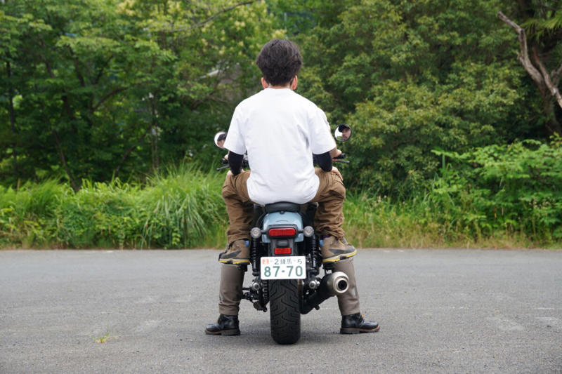 エンジン／航続距離, 車体／シート高／最小回転半径, 足つきの違いは？ ライディングポジションは？, 車両をサイドスタンドから起こしたときの重さの違いは？, 押し引き時の取りまわしは？, 荷物の積載力は？, まとめ：取りまわし、足つき、荷物の積載ではどれがよい？