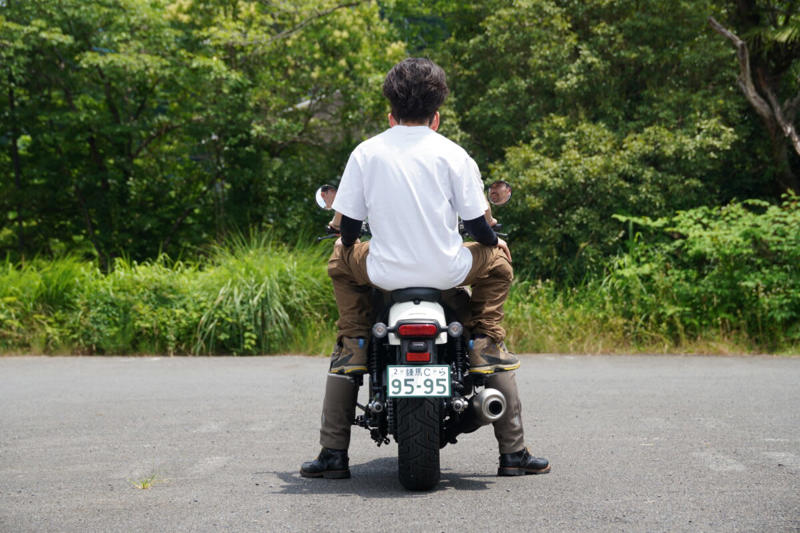 エンジン／航続距離, 車体／シート高／最小回転半径, 足つきの違いは？ ライディングポジションは？, 車両をサイドスタンドから起こしたときの重さの違いは？, 押し引き時の取りまわしは？, 荷物の積載力は？, まとめ：取りまわし、足つき、荷物の積載ではどれがよい？