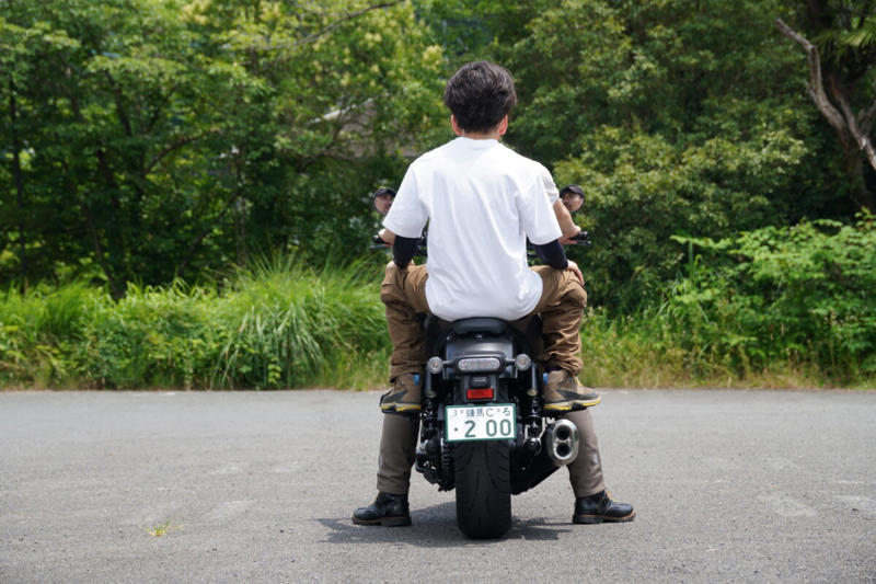 エンジン／航続距離, 車体／シート高／最小回転半径, 足つきの違いは？ ライディングポジションは？, 車両をサイドスタンドから起こしたときの重さの違いは？, 押し引き時の取りまわしは？, 荷物の積載力は？, まとめ：取りまわし、足つき、荷物の積載ではどれがよい？