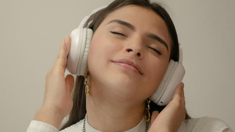Sound Quality Over Everything 1. Sony WH-1000XM6, 2. Anker Soundcore Space Q45 Wireless, 3. JBL Tour One M2, 4. Bose QC45, 5. Sony WH-1000XM4, 6. Sennheiser HD 800 S, 7. Anker Soundcore Life Q30 Wireless, 8. Insignia NS-HAWHP2, 9. Monolith by Monoprice M565C, 10. Soundcore Space One, 1. Beats Solo 3 Wireless, 2. Blue Lola, 3. Sony Extra Bass XB950BT, 4. Razer Kraken USB, 5. 2024 Apple AirPods Max, 6. Beats Studio Wireless, 7. Sennheiser Urbanite XL, 8. JBL Everest Elite 300, 9. Sonos Ace, 10. Dyson OnTrac