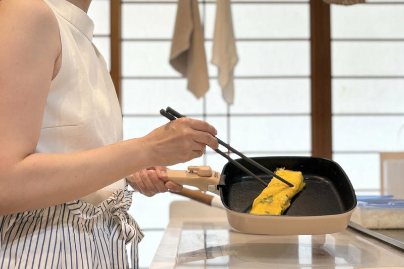 1：「手づくり料理」へのこだわりをやめた！体のラクさと機嫌を優先, 2：夏休み期間の昼食は「おにぎり＋α」に固定！, 3：食材は週1回まとめ買い！おっくうな外出が減り、節約にも, 4：休日の掃除機をルーティンにしない！「できたらやる」スタイル, 5：時間のかかる洗濯は1人でやらない！家族総出ならたった5分