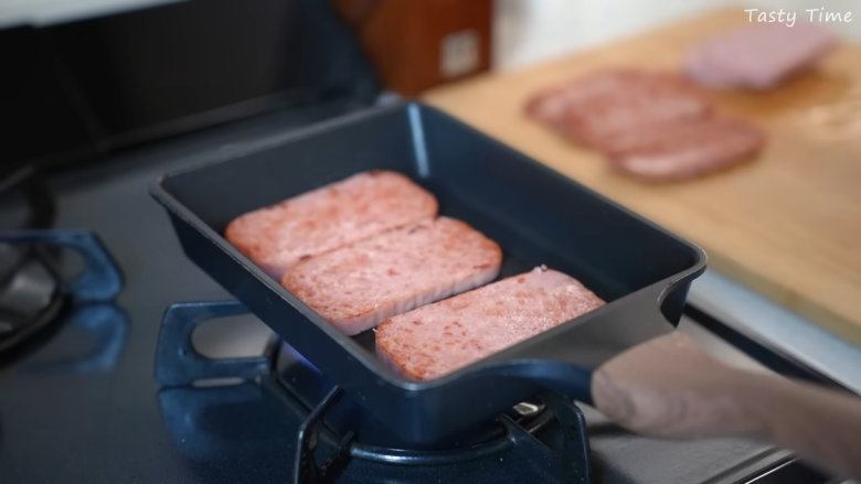 ・紀州完熟南高梅 減塩はちみつ 塩分3％, ・ILE DE FRANCE シェル・イン ブルーベリー風味, ・オーガニック エキストラバージンオリーブオイルスプレー, ・100％オーガニックレモンジュース, ・チーズブレッド, ・カナダ産三元豚バラしゃぶしゃぶ, ・チリ産 定塩銀鮭切身, ・東遠 リチャム, ・群馬県産カリーノケール, ・FLAVOR FARMER ネクタリン, ・Amul 冷凍パニール（チーズ）, ・セサミエビトースト（冷凍）, ・Haldiram サモサ（冷凍）, ・Tropical Maria オーガニックアサイーピューレ（冷凍）, ・ソフトシェルクラブ（冷凍）, ・タコチャンジャ
