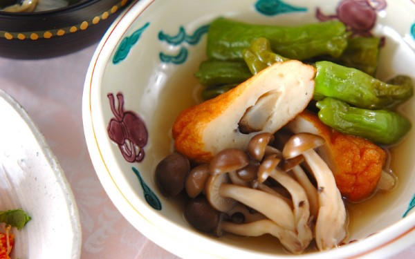 シシトウのピリ辛炒め, シシトウの黒コショウ炒め, シシトウのゴマみそまぶし, シシトウの串焼き, シシトウのアンチョビ炒め, シシトウの煮びたし, シシトウと牛肉の佃煮