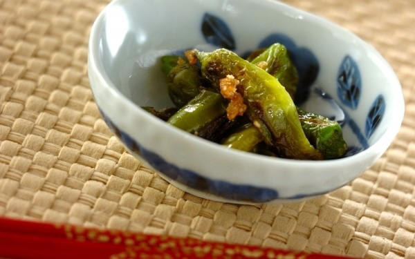 シシトウのピリ辛炒め, シシトウの黒コショウ炒め, シシトウのゴマみそまぶし, シシトウの串焼き, シシトウのアンチョビ炒め, シシトウの煮びたし, シシトウと牛肉の佃煮