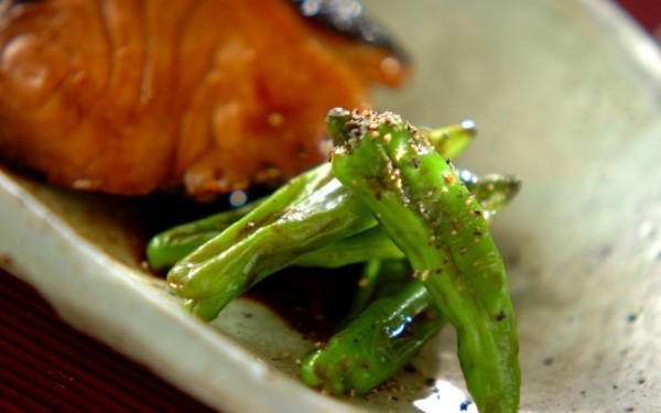 シシトウのピリ辛炒め, シシトウの黒コショウ炒め, シシトウのゴマみそまぶし, シシトウの串焼き, シシトウのアンチョビ炒め, シシトウの煮びたし, シシトウと牛肉の佃煮