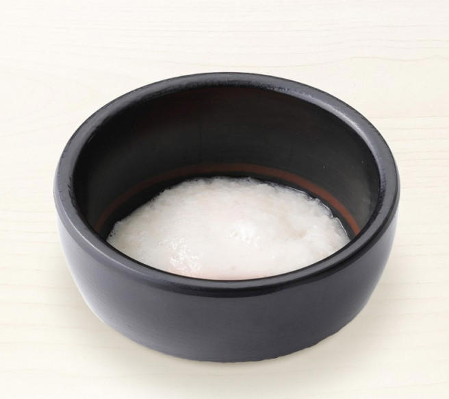 ・冷たくてホタテの旨味たっぷり！冷たーい旨塩うどん, ・彩鮮やか！とんでもない旨味の冷たーい海鮮旨塩うどん, ・一番人気！鬼おろし肉ぶっかけうどん, ・夏バテしててもするする入る！すだちおろしぶっかけうどん, ・いろいろ乗ったおかずがうれしい♡定番うどん弁当, ・みんな大好きえびが入った！えび天と定番おかずのうどん弁当, ・サクッとジューシー！かしわ天と定番おかずのうどん弁当, ・だしのうまみを味わって！かけうどん, ・間違いない組み合わせ☆とろ玉うどん, ・老若男女問わず愛される♡きつねうどん, ・最後の1滴まで味わいたい！カレーうどん, ・芋の甘さが幸せ♡さつまいも天, ・丸亀人気No.1！名物かしわ天, ・野菜嫌いな子どもにも☆野菜かき揚げ, ・テイクアウトしてあと一品やお弁当に◎ちくわ磯辺天, ・しみじみおいしい懐かしの味☆おむすび（梅）, ・うどんとの相性抜群！いなり, ・いろいろ乗せてオリジナル丼ができるかも！？白ごはん, ・健康志向の方にも☆大根おろし, ・ちょい足しして味変を楽しんで♪明太子, ・食欲がないときにも！とろろ, ・全メニューに合わせたい♡温泉玉子, ・隠れた主役！きつねあげ, ・最高のデザート、うどーなつもお持ち帰りできる♡, ・安心するおいしさのうどんスイーツ♡, ・新感覚のうどんスナック！シェイクぴっぴ 無限コンソメ味, ・モバイルオーダー, ■丸亀製麺のテイクアウト料金について, ■丸亀製麺のテイクアウトは全店舗でやってる？, ・公式アプリをダウンロードしてクーポンをゲットしよう, ・こまめにアプリをチェックして最新のお得情報を手に入れよう
