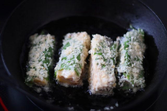 アレンジで美味しく！「塩サバのチーズパン粉焼き」「パプリカのレンジオムレツ」2品弁当, 1品目 塩サバのチーズパン粉焼き, 2品目 パプリカのレンジオムレツ, 2品弁当の詰め方プロセス, 「心が楽になる2品弁当」のルール