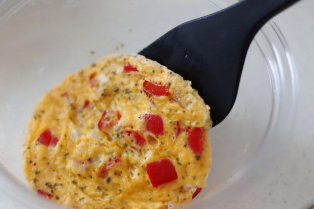 アレンジで美味しく！「塩サバのチーズパン粉焼き」「パプリカのレンジオムレツ」2品弁当, 1品目 塩サバのチーズパン粉焼き, 2品目 パプリカのレンジオムレツ, 2品弁当の詰め方プロセス, 「心が楽になる2品弁当」のルール