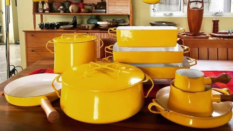 Dynaware Cookware Sets, Dansk Købenstyle Cookware Sets, Revere Ware Copper Cookware Sets, Wagner Cast Iron Skillet Sets, Royal Prestige Waterless Cookware Sets, Catherineholm Enamelware Cookware Sets, Salad Master Waterless Cookware Sets, Rare And Popular Printed Pyrex Cookware Sets, Griswold Cast Iron Cookware Sets, Kitchen Craft Waterless Cookware Sets, Le Creuset Cookware Sets, Vintage Copper Cookware Sets, Visions CorningWare Amber Glass Cookware Sets, CorningWare Blue Cornflower Cookware Sets, CorningWare Spice Of Life Cookware Sets