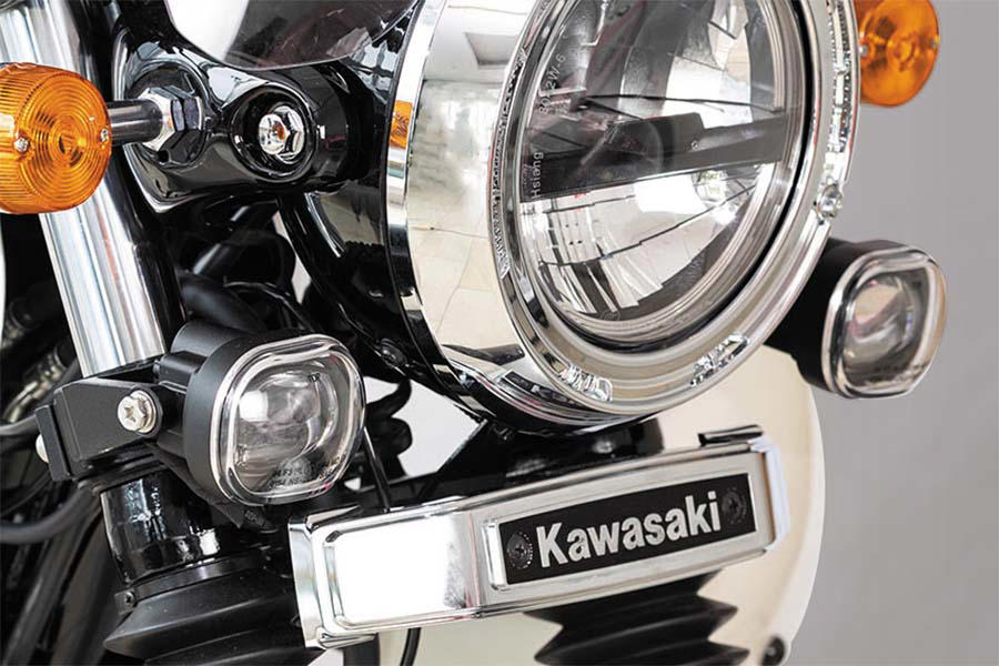 昭和レトロを極めた?! ’50〜’60年代風をまとう2台, クラシカルな“C”の ロー＆ワイド感を よりデフォルメする／GB350C, 時代を超えた往時感 の再現と色褪せない デザインが絶妙にマッチ／W230, 取材協力：キジマ, レポート：ヘリテイジ＆レジェンズ編集部
