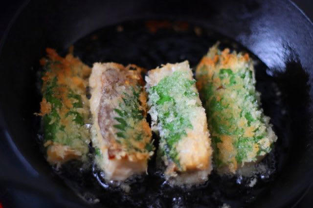 アレンジで美味しく！「塩サバのチーズパン粉焼き」「パプリカのレンジオムレツ」2品弁当, 1品目 塩サバのチーズパン粉焼き, 2品目 パプリカのレンジオムレツ, 2品弁当の詰め方プロセス, 「心が楽になる2品弁当」のルール