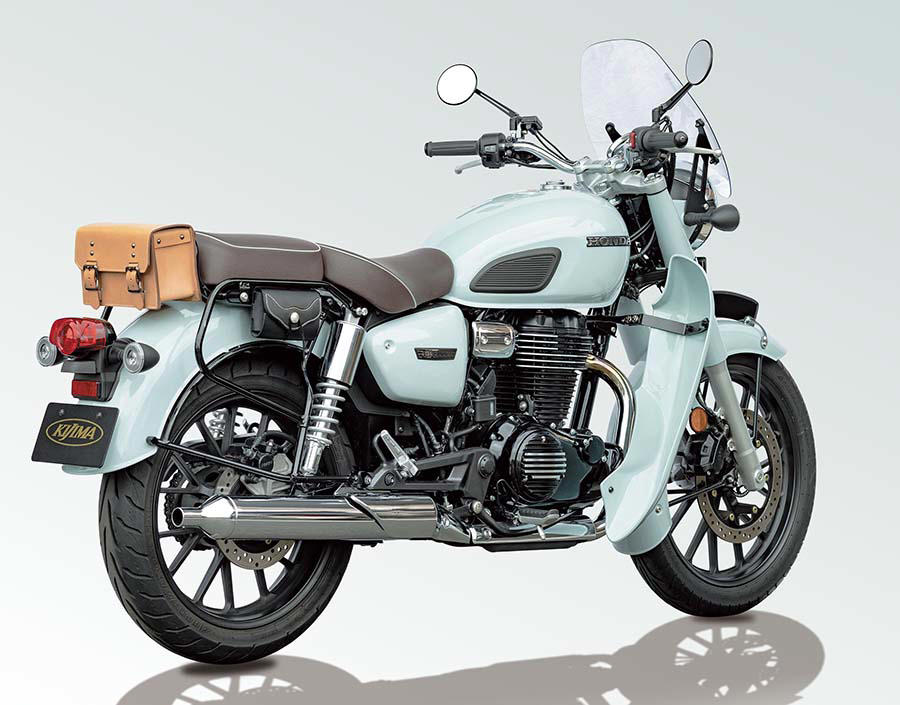 昭和レトロを極めた?! ’50〜’60年代風をまとう2台, クラシカルな“C”の ロー＆ワイド感を よりデフォルメする／GB350C, 時代を超えた往時感 の再現と色褪せない デザインが絶妙にマッチ／W230, 取材協力：キジマ, レポート：ヘリテイジ＆レジェンズ編集部