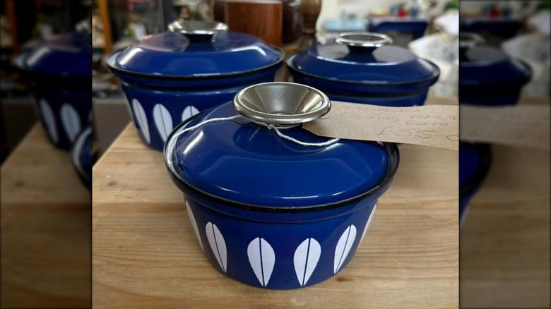Dynaware Cookware Sets, Dansk Købenstyle Cookware Sets, Revere Ware Copper Cookware Sets, Wagner Cast Iron Skillet Sets, Royal Prestige Waterless Cookware Sets, Catherineholm Enamelware Cookware Sets, Salad Master Waterless Cookware Sets, Rare And Popular Printed Pyrex Cookware Sets, Griswold Cast Iron Cookware Sets, Kitchen Craft Waterless Cookware Sets, Le Creuset Cookware Sets, Vintage Copper Cookware Sets, Visions CorningWare Amber Glass Cookware Sets, CorningWare Blue Cornflower Cookware Sets, CorningWare Spice Of Life Cookware Sets
